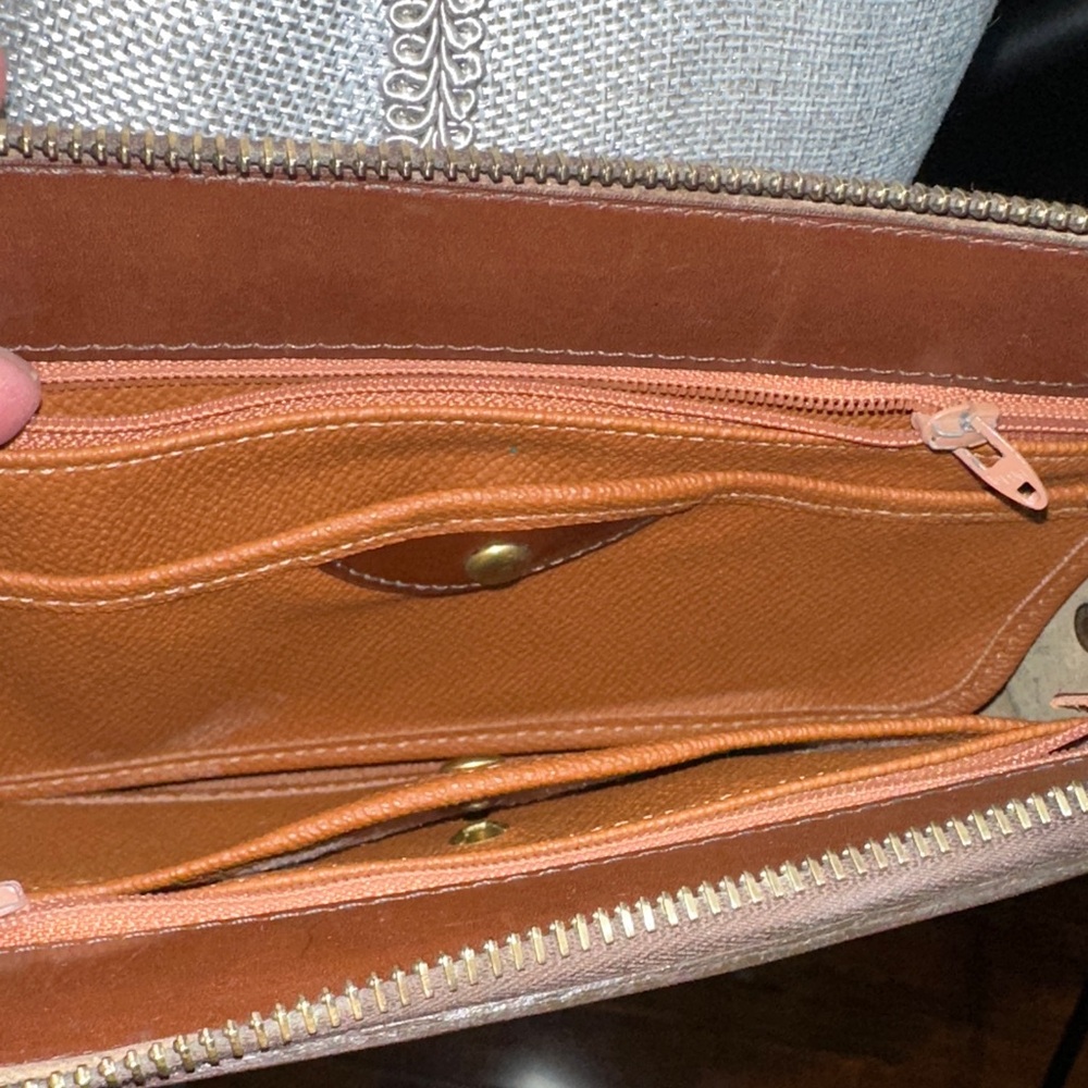 Dooney & Bourke Green and Tan Leather Crossbody Bag - Picture 9 of 15